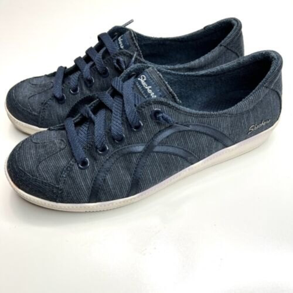 Skechers Women's Madison Ave Take A Walk Slip-On Sneaker Navy White size 7.5
